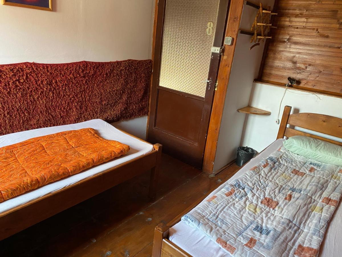 Sziklakert - Eletorom Vendeghaz Rimetea Buitenkant foto