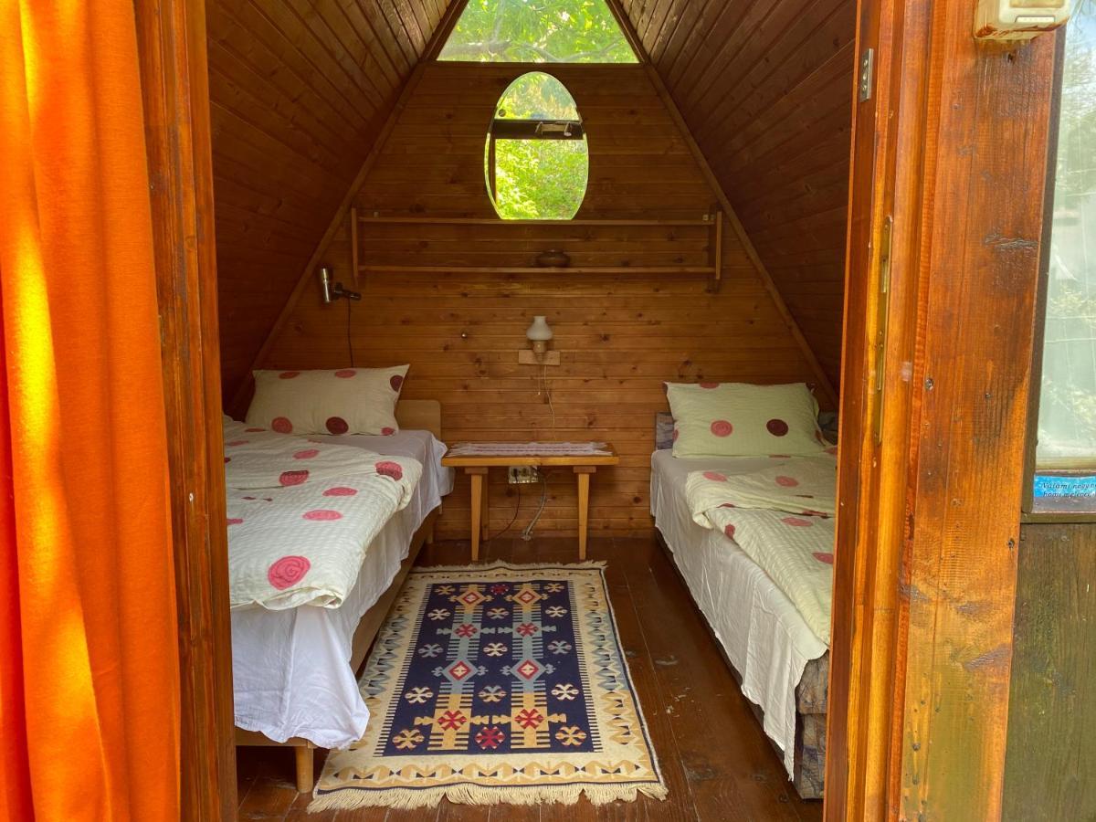 Sziklakert - Eletorom Vendeghaz Rimetea Buitenkant foto