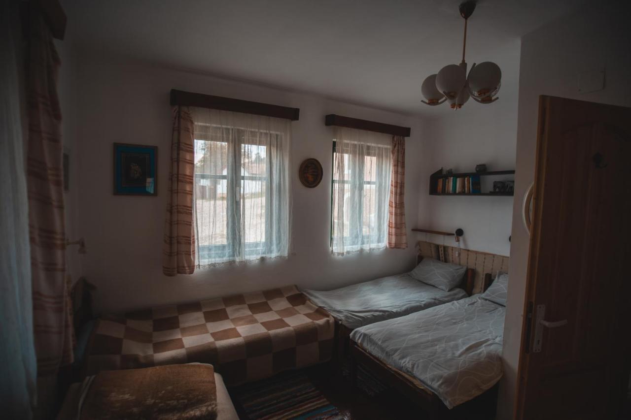 Sziklakert - Eletorom Vendeghaz Rimetea Buitenkant foto